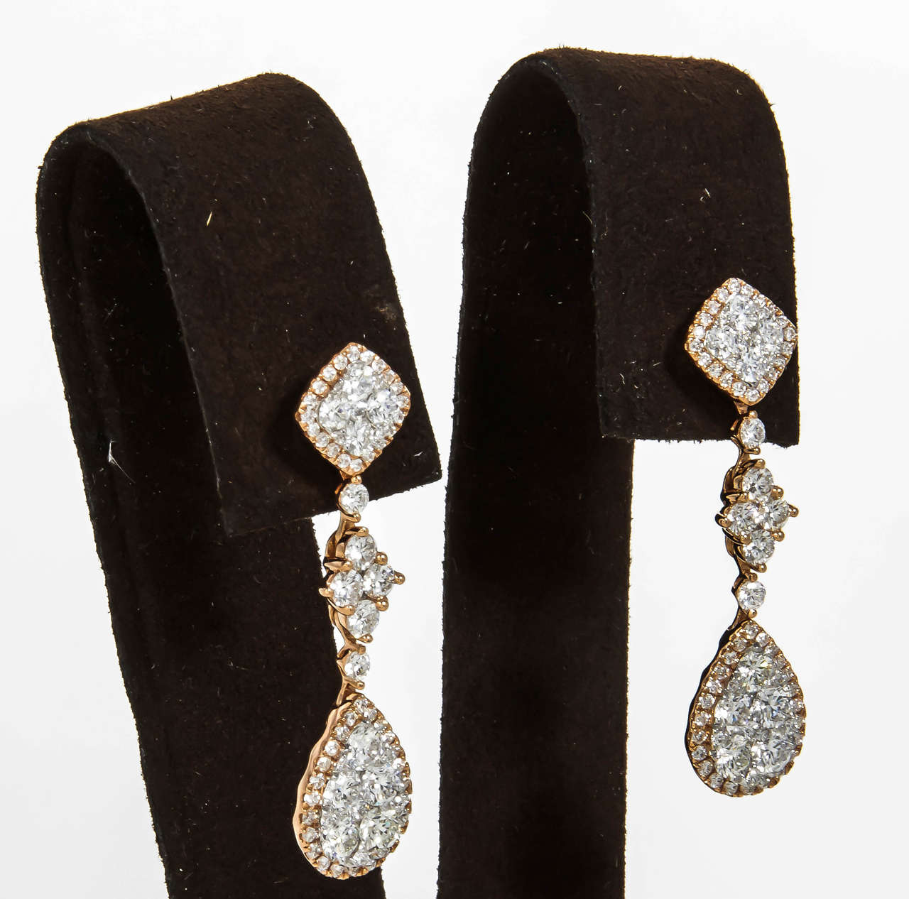 Classic Diamond Gold Drop Earrings In New Condition In New York, NY