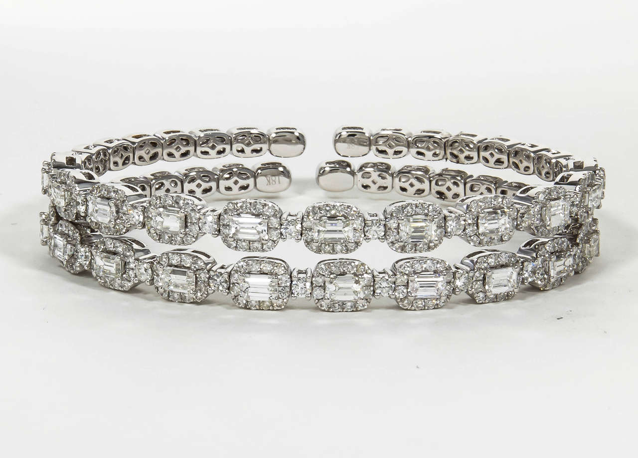 Set of Two Emerald Cut Diamond Gold Cuff Bracelets In New Condition In New York, NY