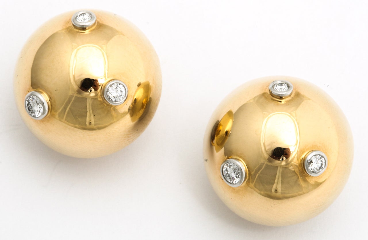 TIFFANY AND COMPANY Gold and diamond ball sphere earrings made of 18kt yellow gold designed by paloma Picasso 1980