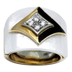 VAN CLEEF AND ARPELS Mother Of Pearl And Diamond And Enamel Ring