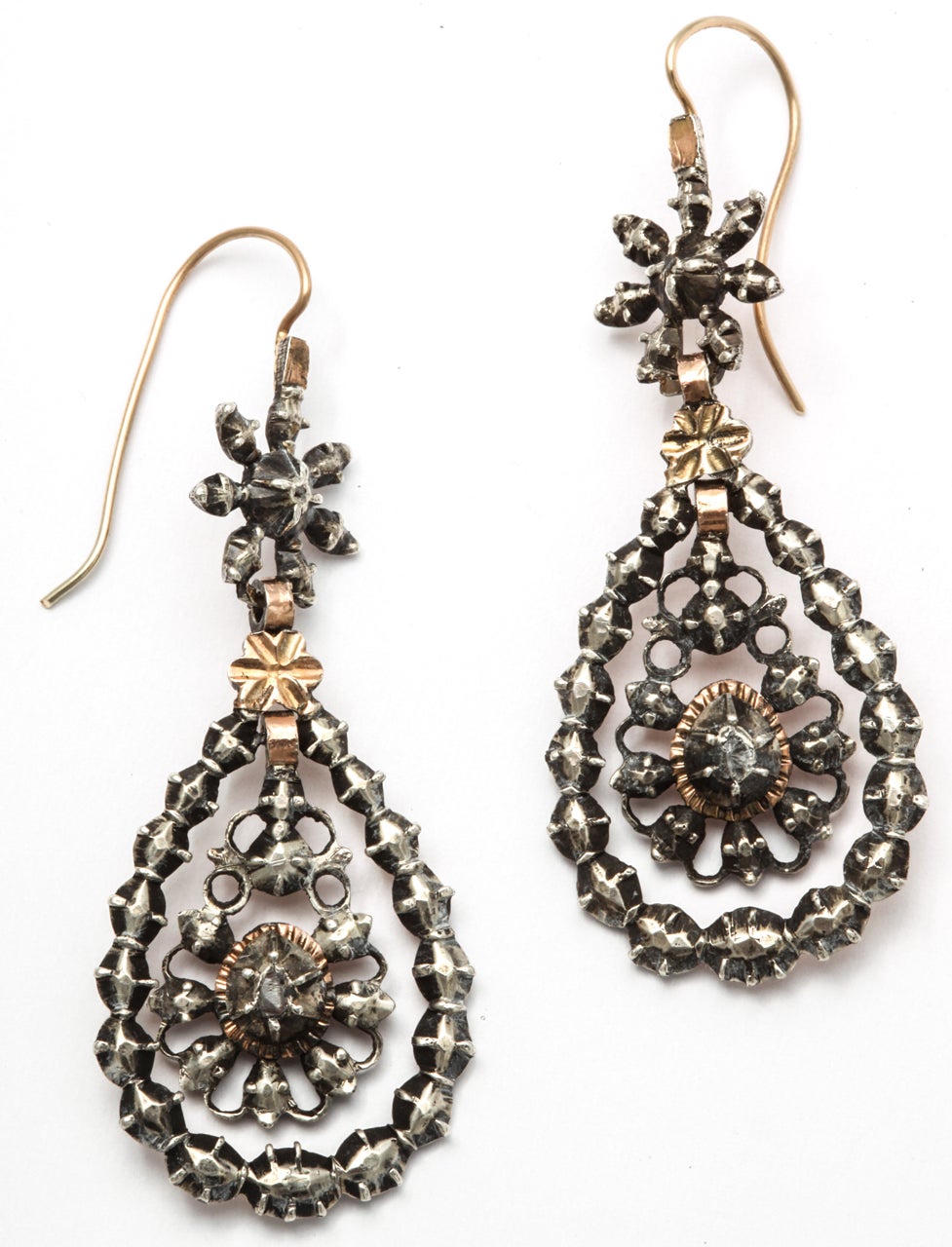Georgian Chandelier Earrings Embellished with Antique Diamonds In Excellent Condition In Stamford, CT