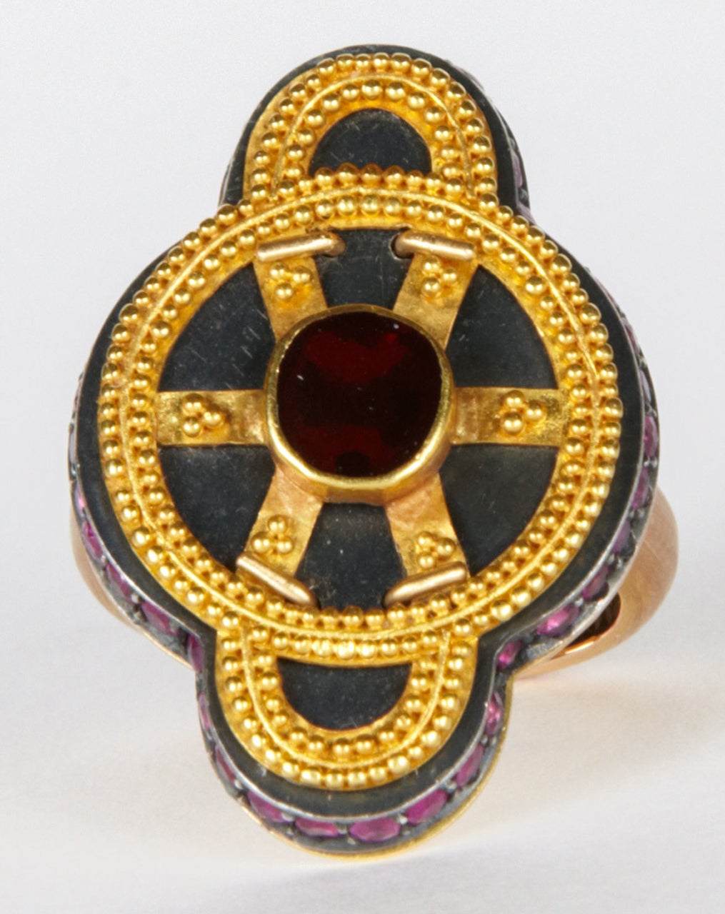 Ring With Roman Gold And Garnet Motive 2