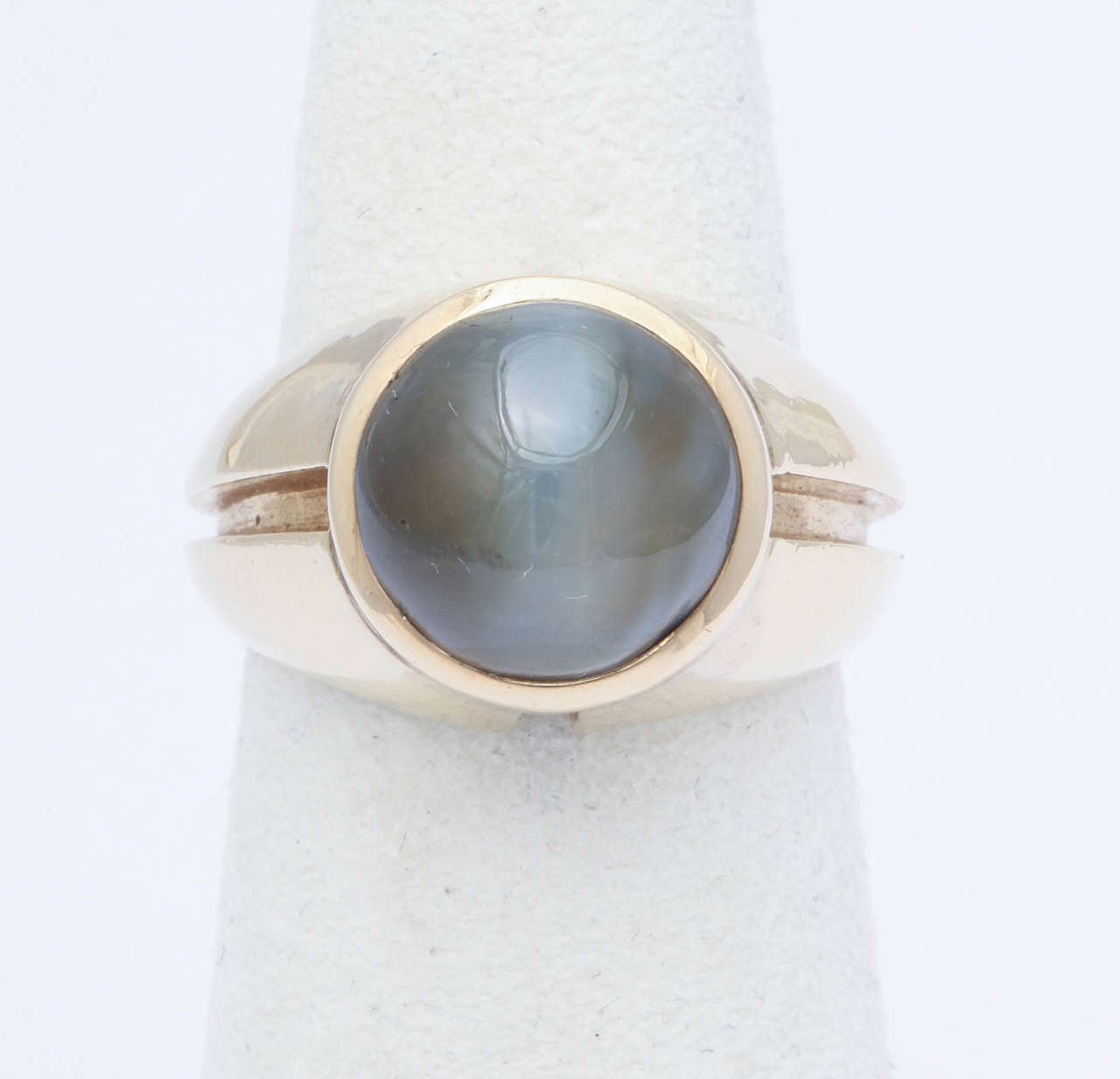 Chrysoberyl Catseye Men's Ring In Excellent Condition For Sale In New York, NY