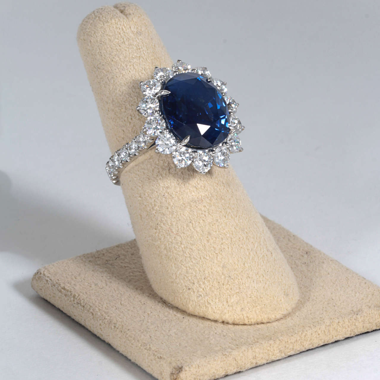 Elegant 11.73 Carat GIA Certified Sapphire Diamond Platinum Ring In New Condition For Sale In New York, NY
