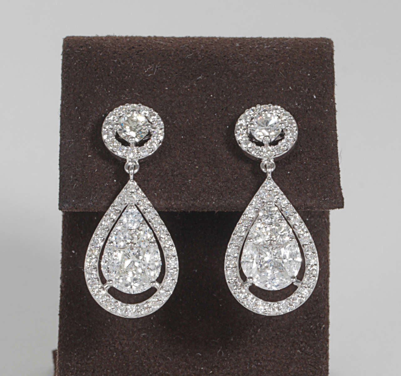 3.55 carats of exquisitely cut diamonds set in 18k white gold.

The round brilliant tops are 1 stone, but the pear shape drop is made up of a number of special cut diamonds.

Beautifully designed -- manufactured in Italy.