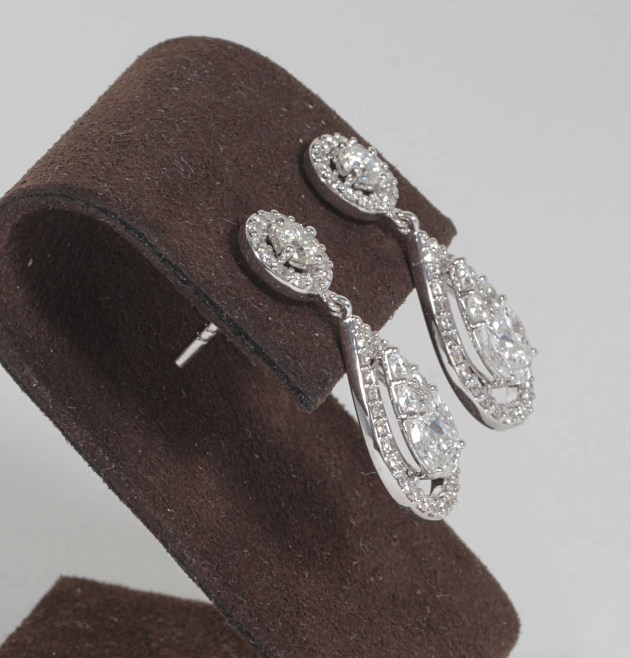 Diamant-Ohrringe mit Illusion-Verzierung (Marquiseschliff) im Angebot