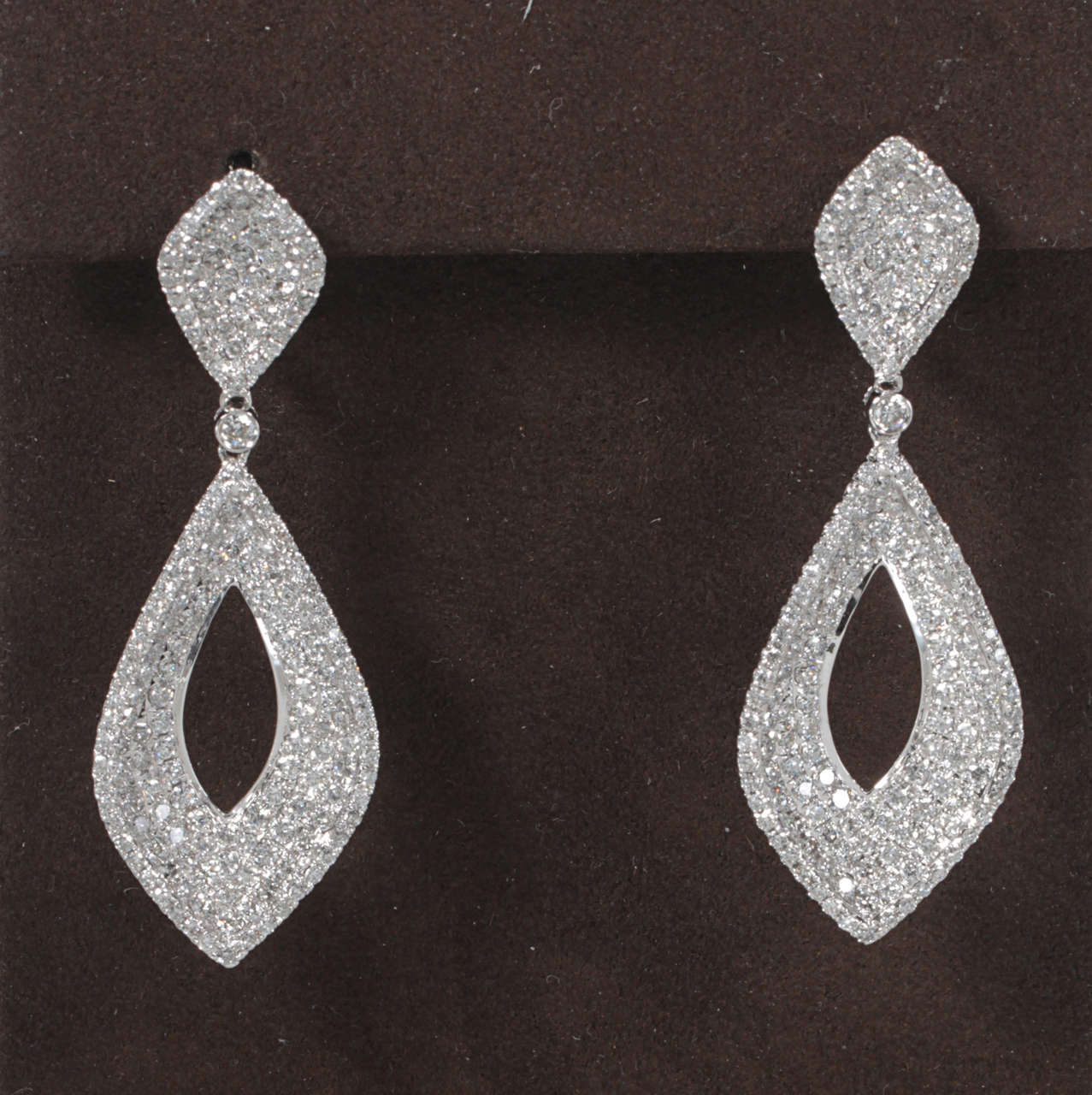A beautiful earring to add to any collection!

4.45 carats of brilliant white diamonds set in 18k white gold

Approximately 1.70 inches long. 