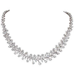 Classic Diamond Wreath Necklace 4