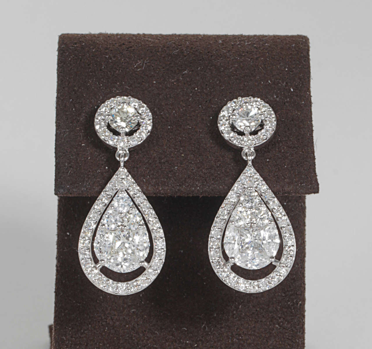Elegant earrings