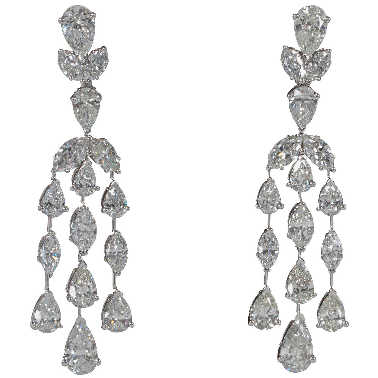 Classic Diamond Drop Earrings For Sale at 1stDibs