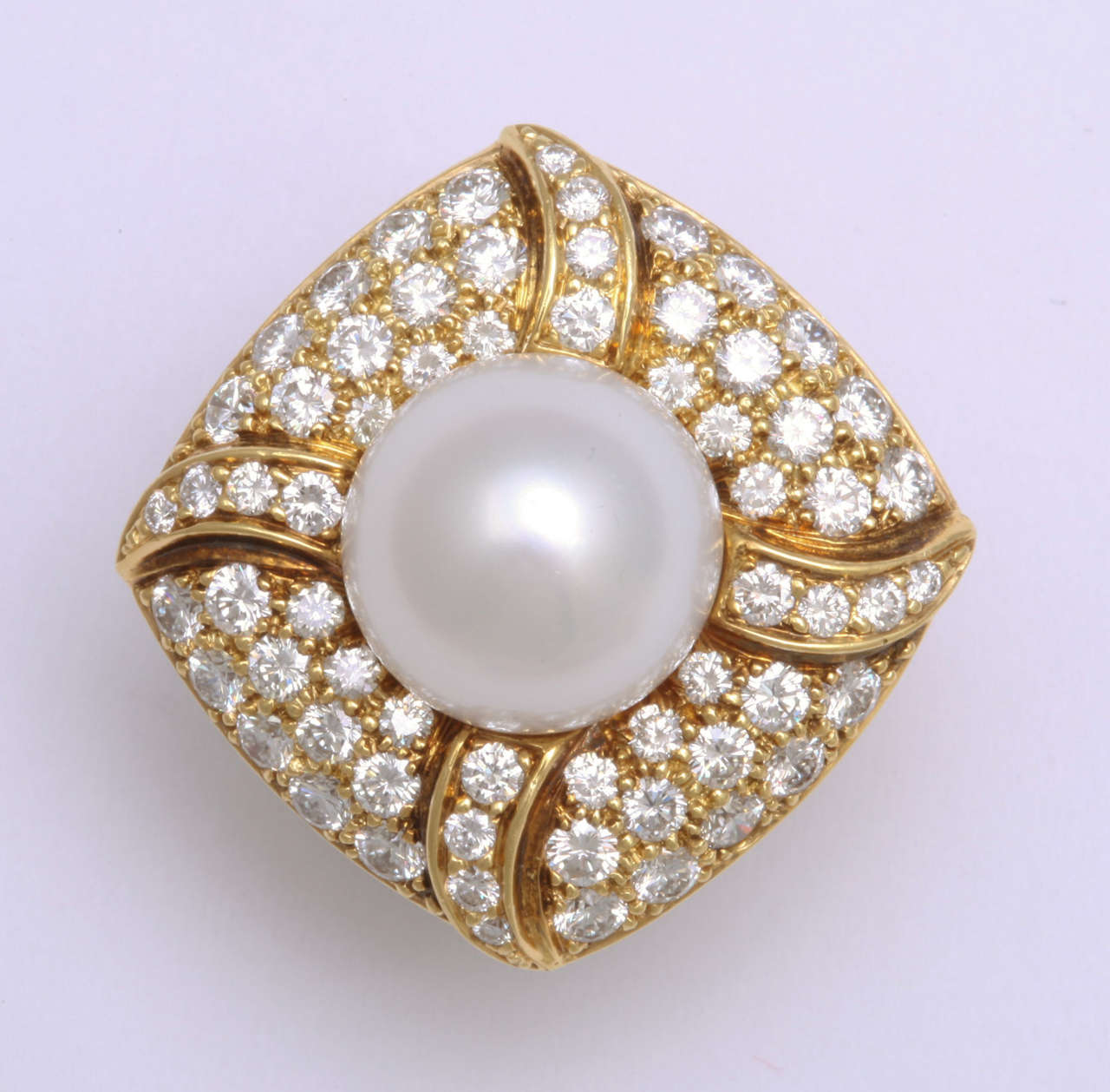 South Sea Pearl Diamond Earrings In Excellent Condition For Sale In New York, NY