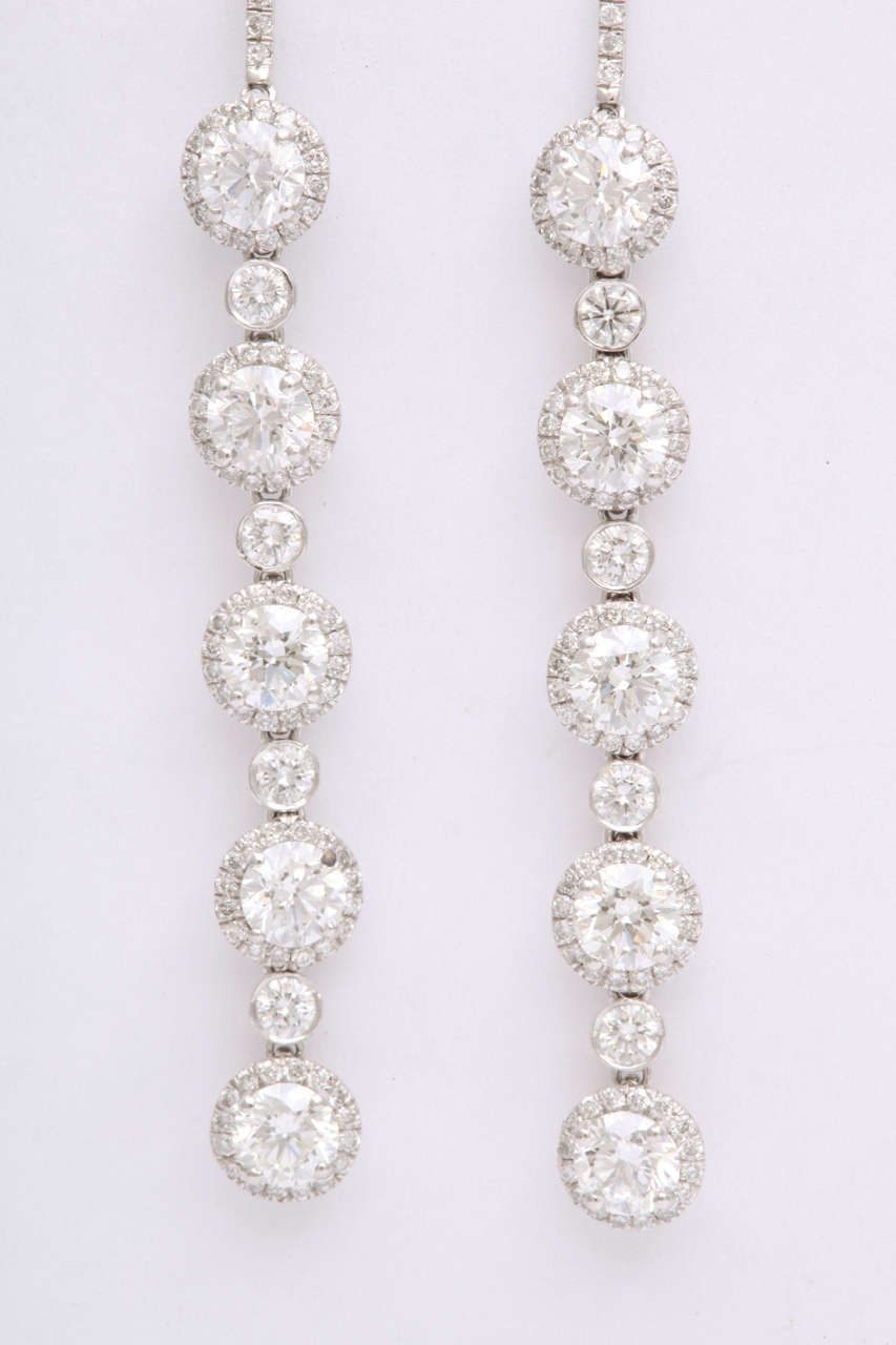 Diamond Platinum Drop Earrings In Excellent Condition For Sale In New York, NY