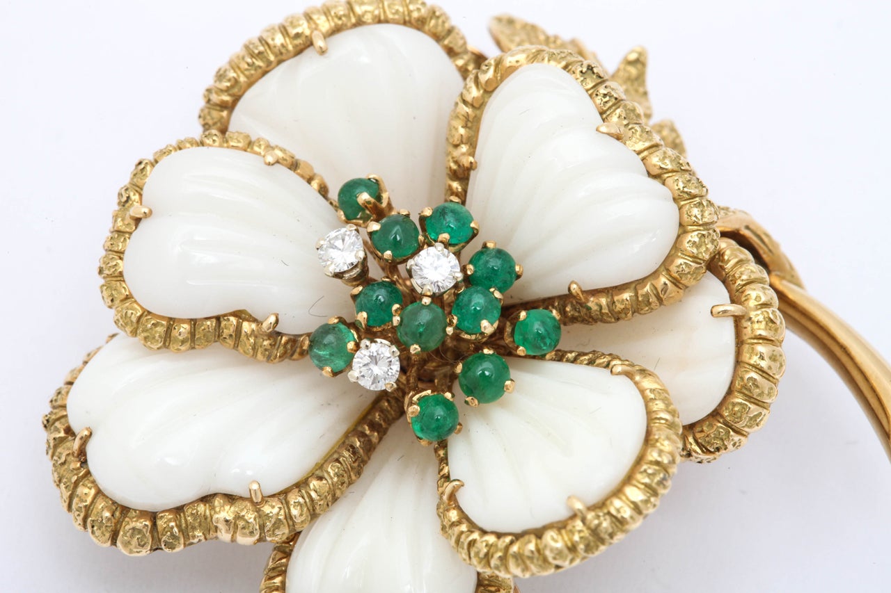 Van Cleef & Arpels, White Coral and Emerald Flower Brooch For Sale 3