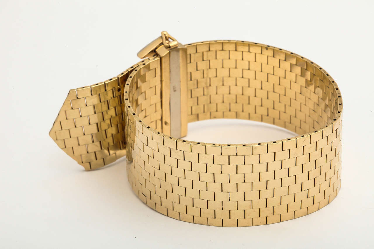 1940s Elegant Diamond Gold Brick Mesh Belt Buckle Bracelet In Excellent Condition In New York, NY