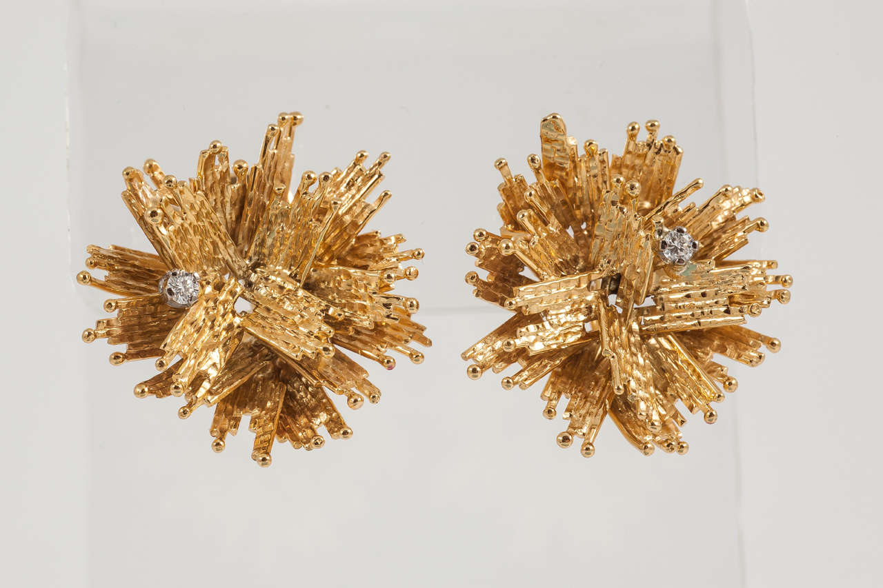 1960s Alan Gard Stunning Gold Clip On Earrings In Excellent Condition For Sale In London, GB