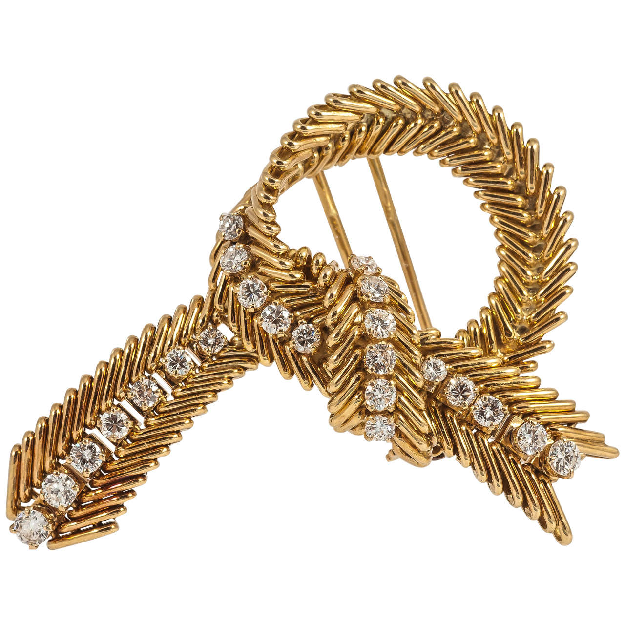1960s Van Cleef & Arpels Diamond Gold Knot Pin For Sale