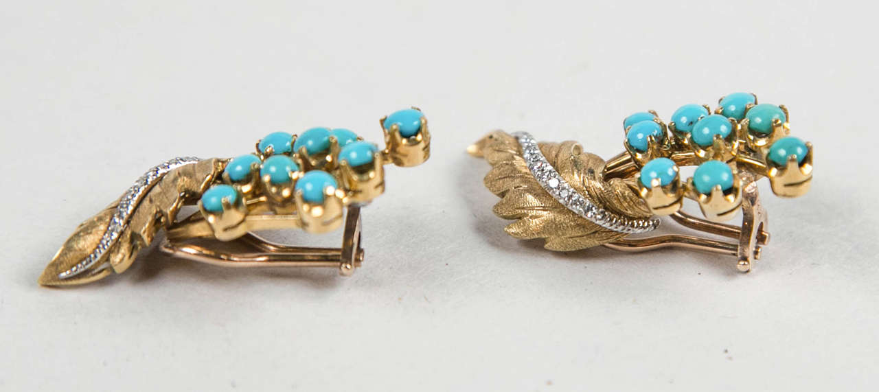 Elegant 1950s Turquoise Gold Earrings In Excellent Condition In St.amford, CT
