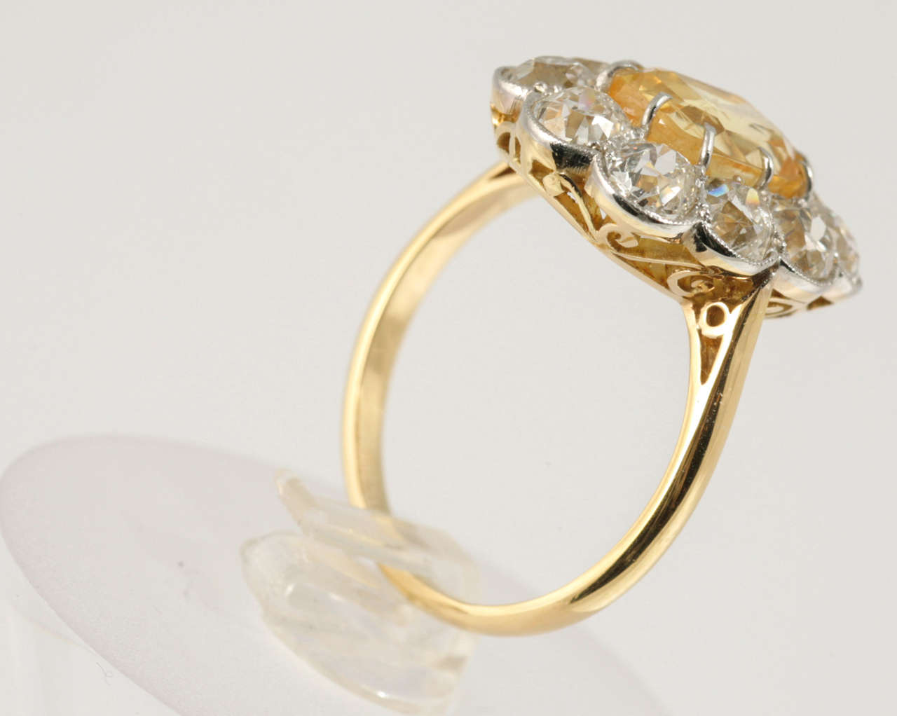 Yellow Sapphire Diamond Cluster Ring In Excellent Condition For Sale In London, GB