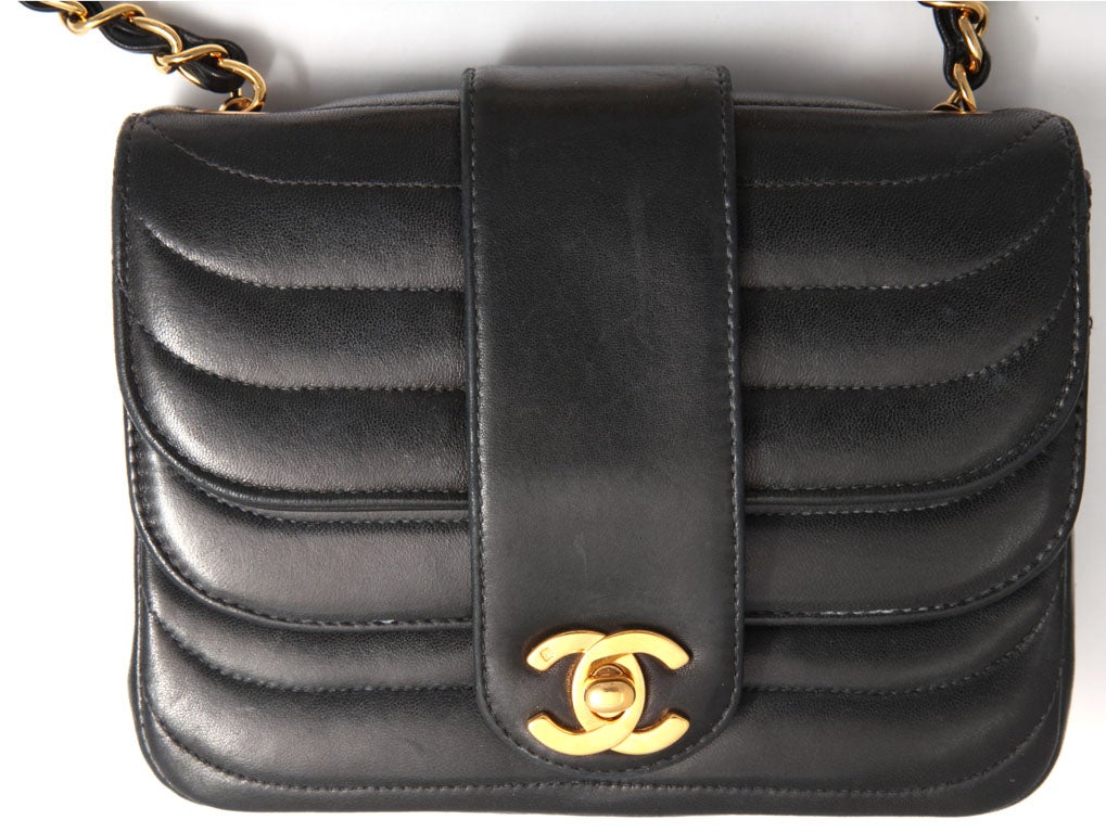 Women's Vintage Dark Blue Chanel Leather Handbag