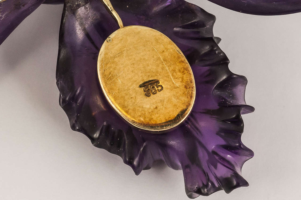 1950s Austrian Carved Amethyst Orchid Diamond Gold Brooch In Excellent Condition In London, GB