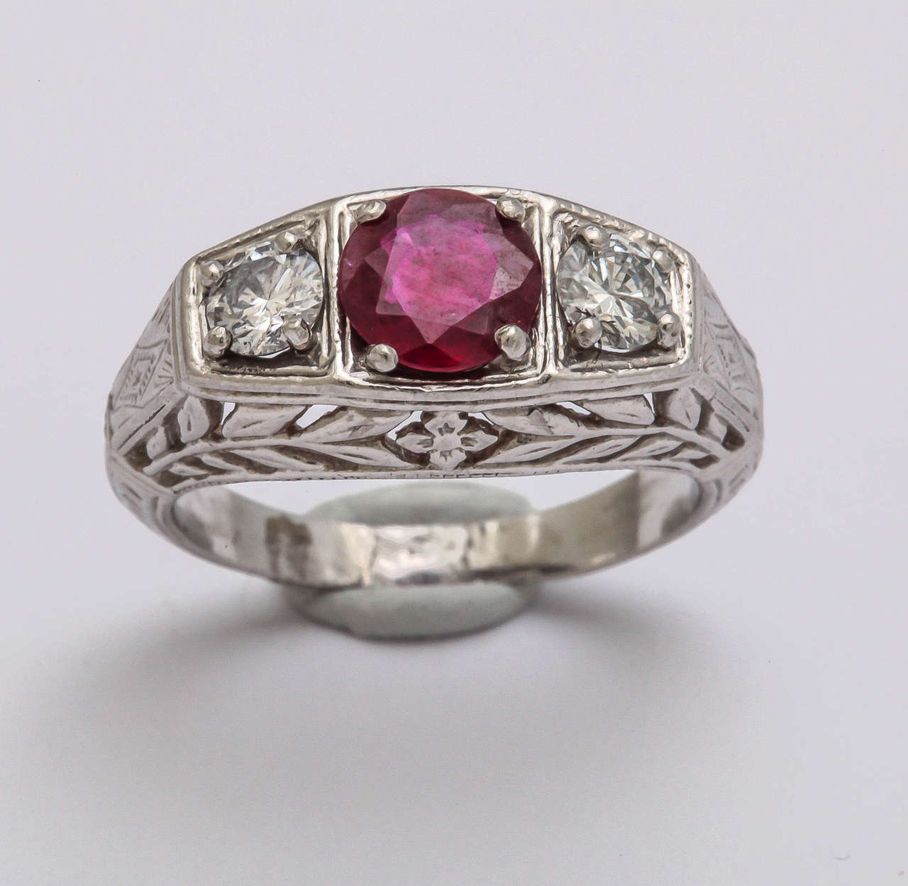 Classical Ruby Diamond White Gold Ring In New Condition For Sale In TRYON, NC
