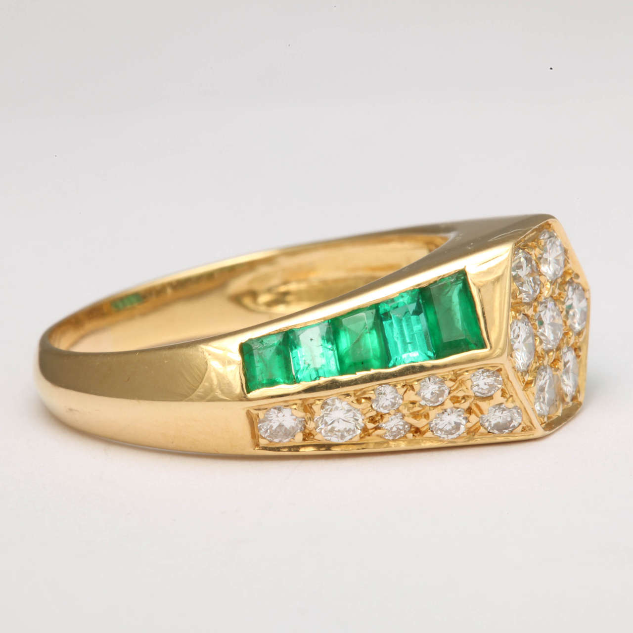 Emerald Diamond Criss Cross Cluster Ring In Excellent Condition For Sale In New York, NY