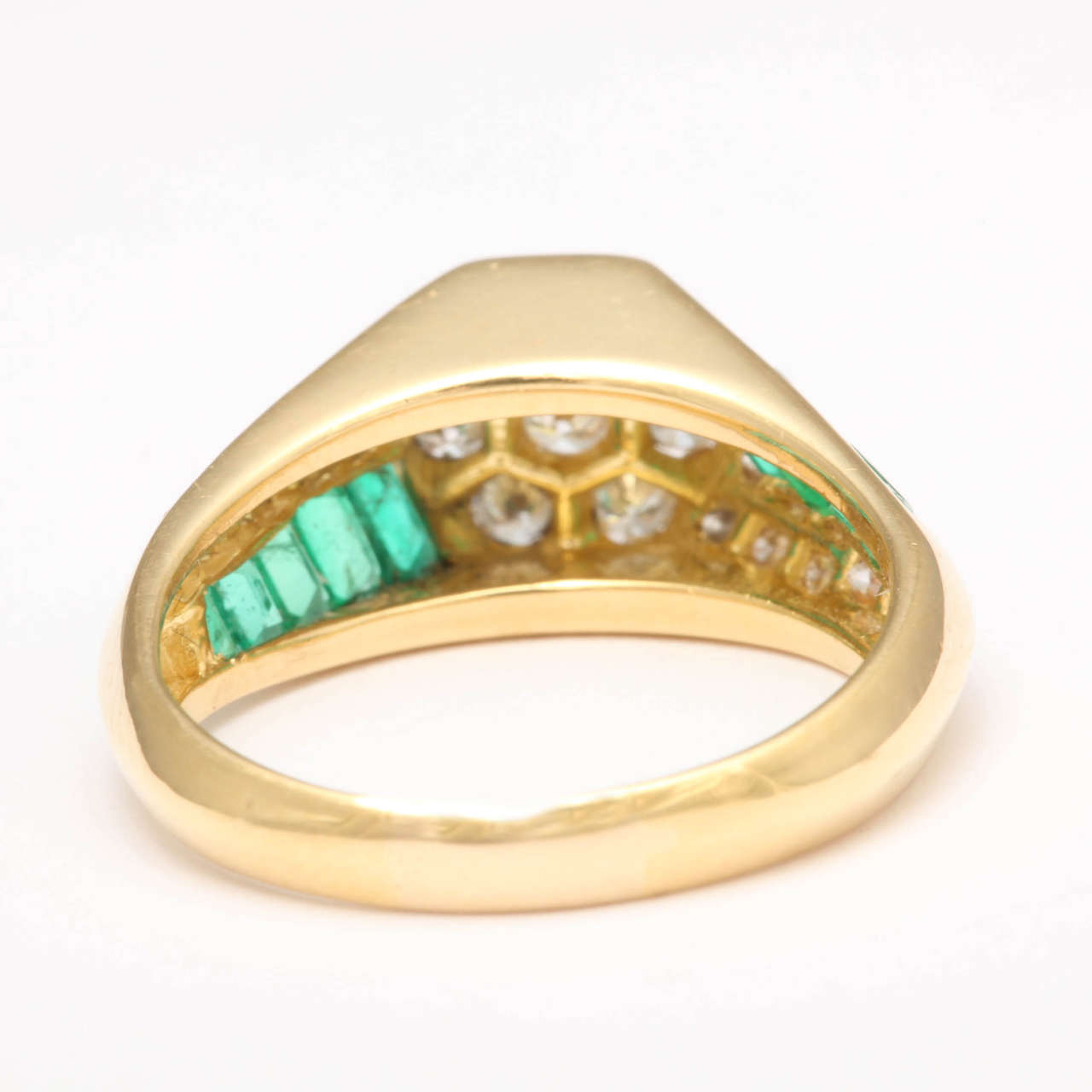 Smaragd-Diamant-Cluster-Ring mit Kreuz im Angebot 1