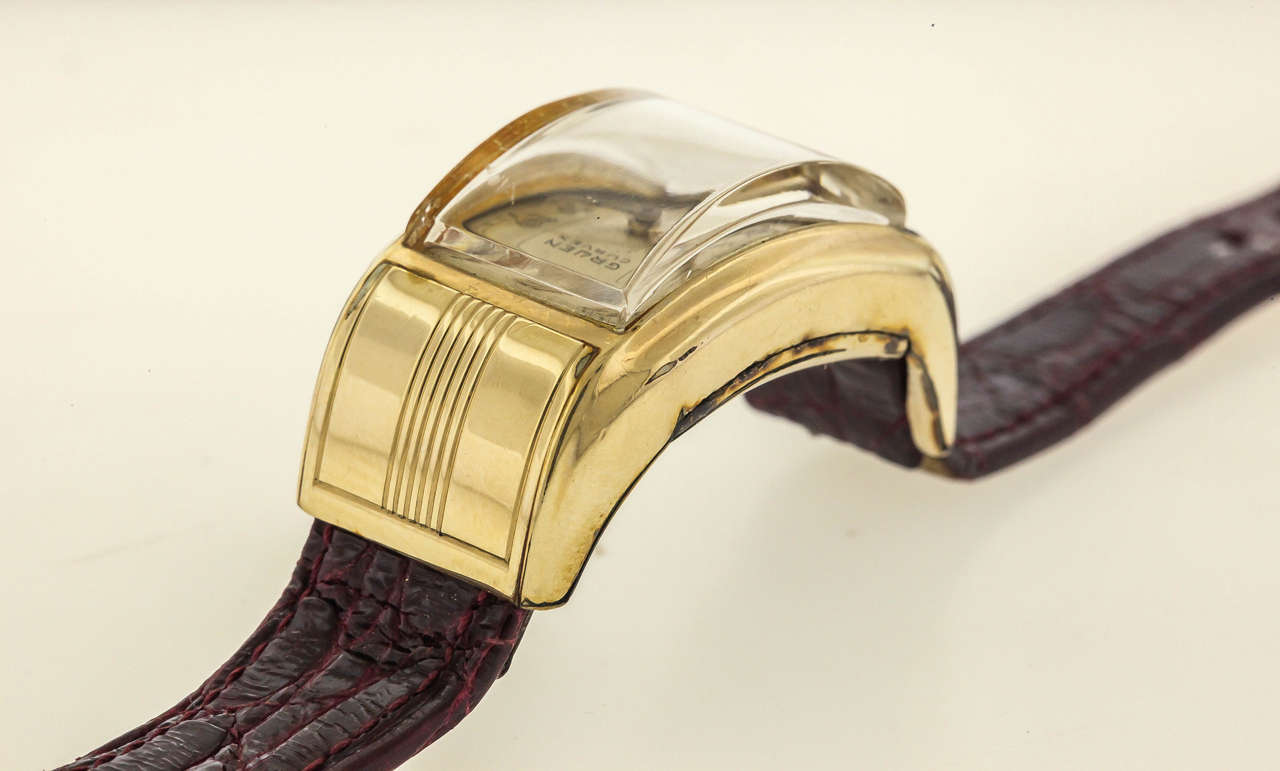 Women's or Men's Gruen Yellow Gold Curvex Driver's Wristwatch