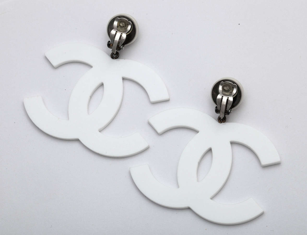 Rare Chanel Large White CC Earrings In Excellent Condition In Chicago, IL