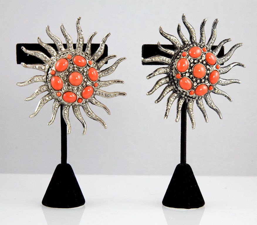 Here are another pair of stunning runway earrings from the master Valentino.  Shaped like starbursts with undulating rays, the centers are set with 