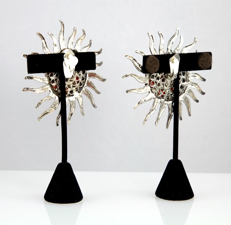 Valentino Starburst Runway Ear Clips In Excellent Condition For Sale In Palm Desert, CA