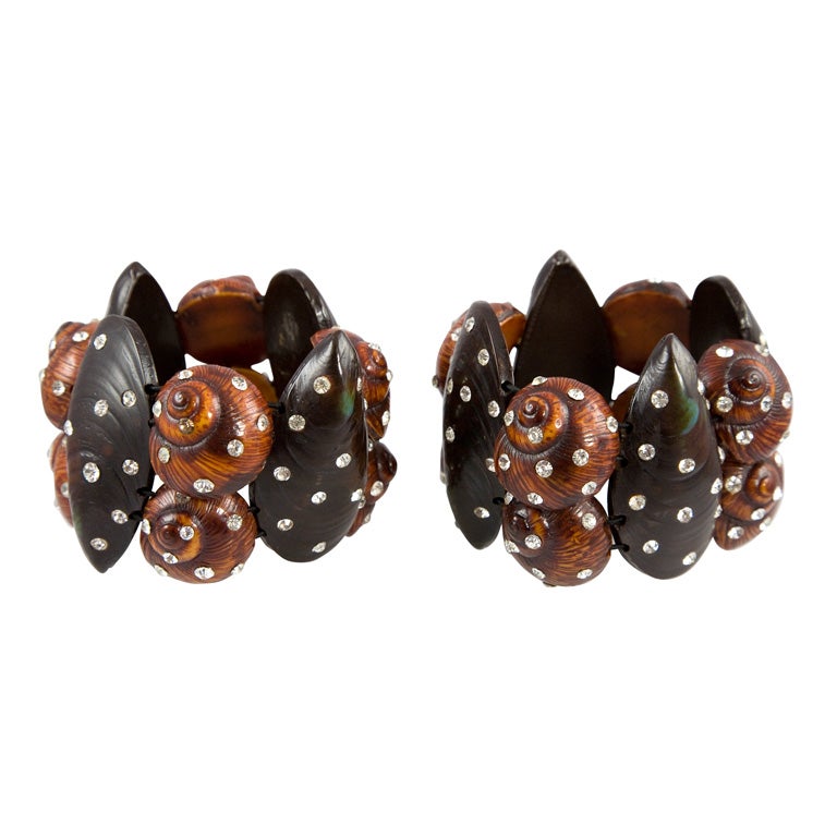 Bracelets de défilé à motif de coquillages de Karl Lagerfeld pour Fendi en vente