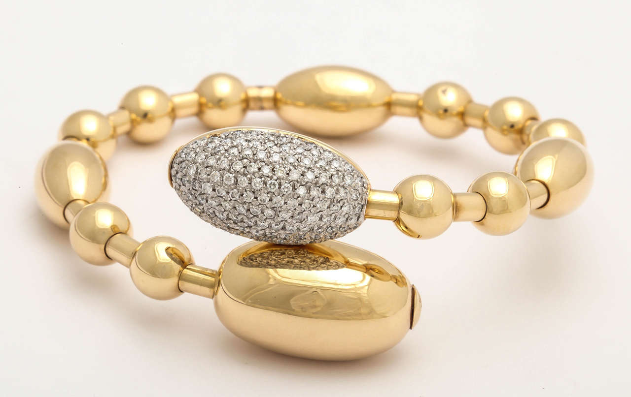 Faraone Mennella Tuca Tuca Diamond Gold Bangle Bracelet In New Condition For Sale In New York, NY