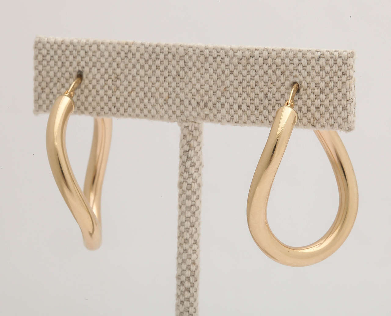 Faraone Mennella Gold Wave Earrings In New Condition In New York, NY