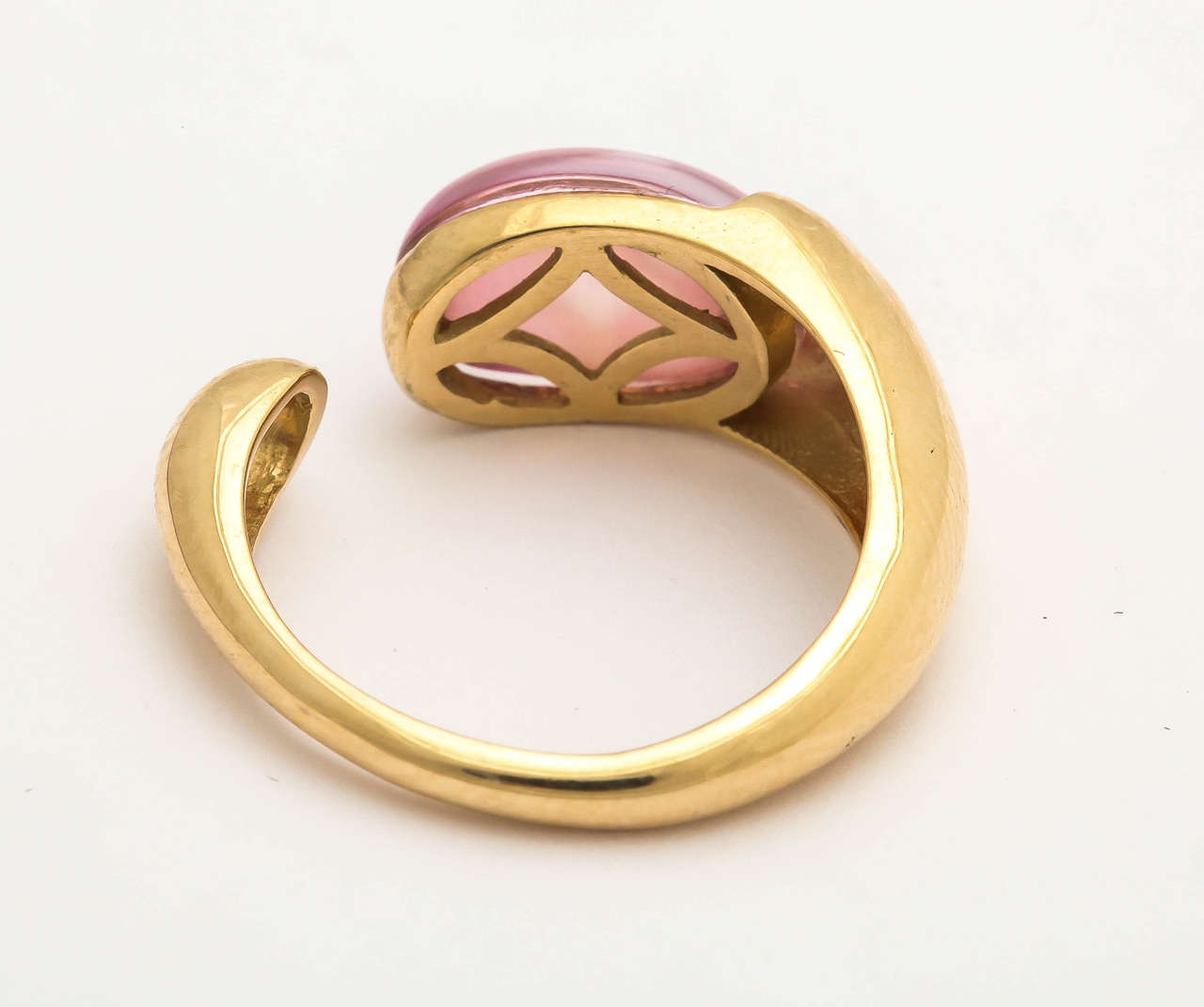 Gocce Pink Mother-of-Pearl Gold Ring In New Condition For Sale In New York, NY