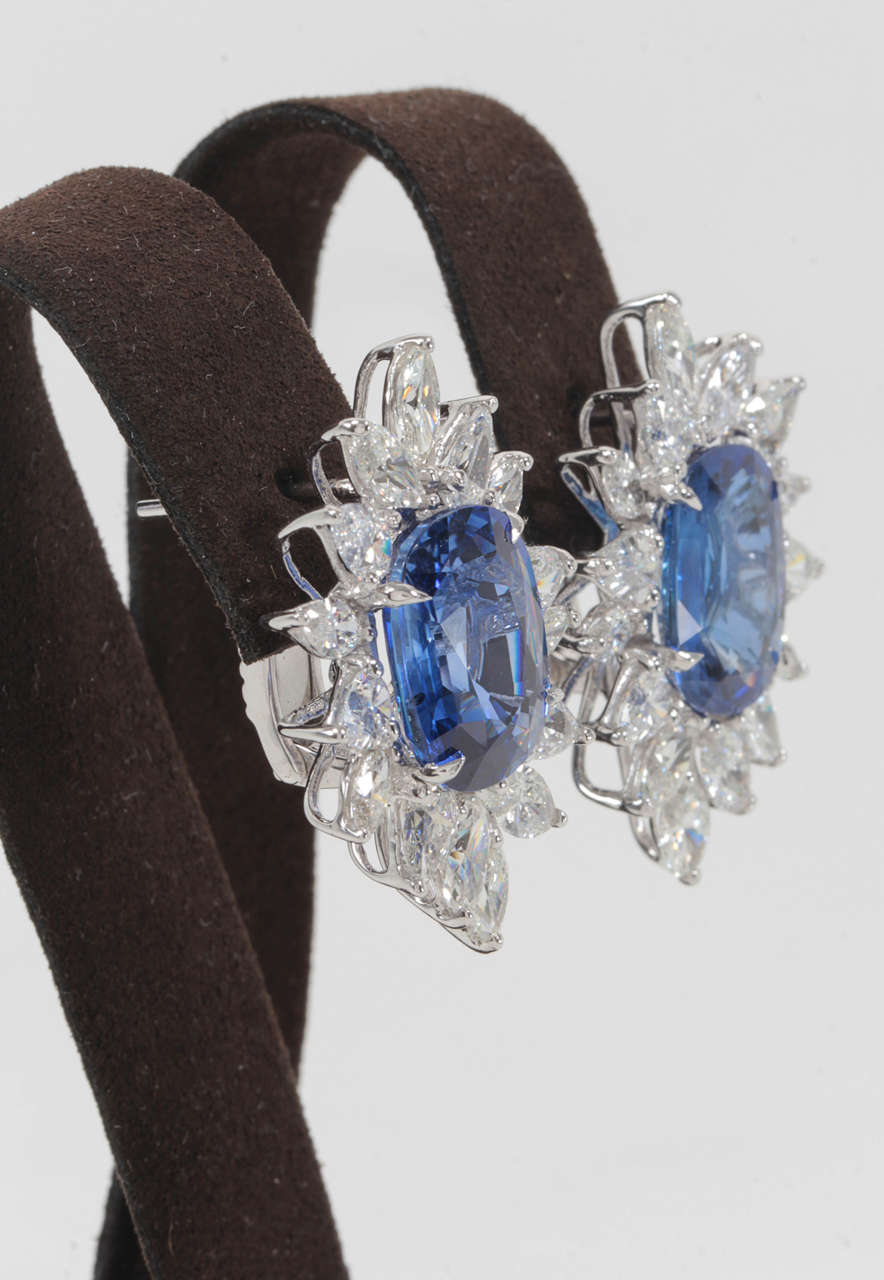 Important Cushion Cut Ceylon Sapphire Diamond Platinum Earclips In New Condition For Sale In New York, NY