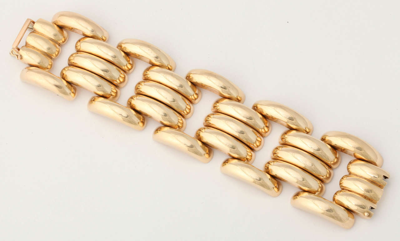 1940s  High Polish Gold Wide Tank Style Link Flexible Bracelet In Excellent Condition In New York, NY