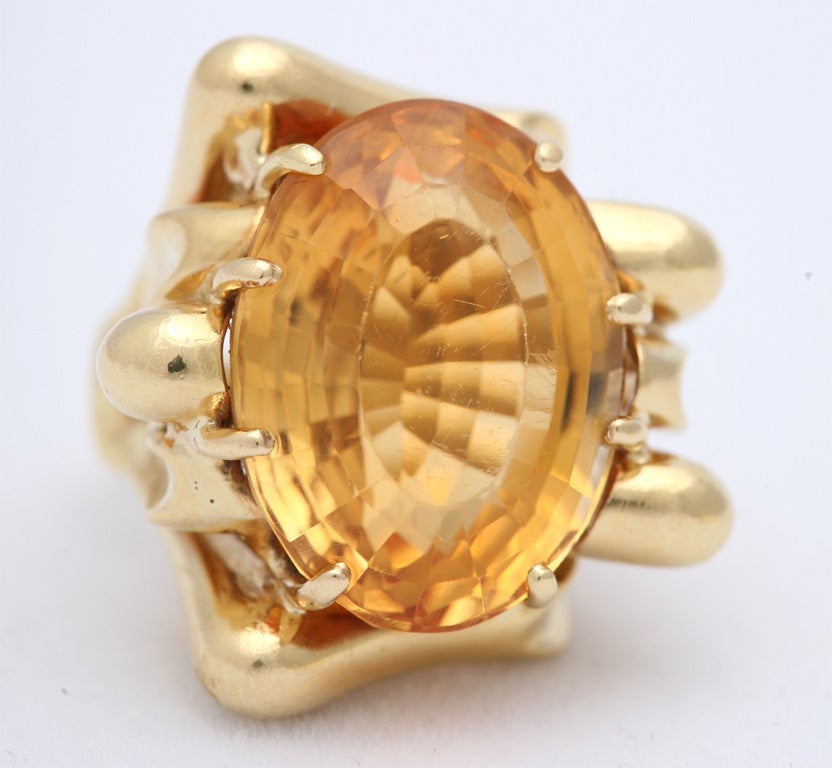 18Kt Yelloww Gold  &  Citrine Architectonic Ring In Excellent Condition For Sale In New York, NY