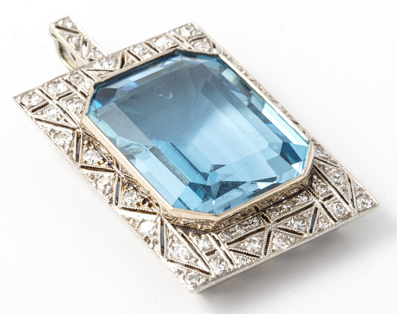 Art Deco An Art Déco aquamarine and diamond pendant and brooche For Sale