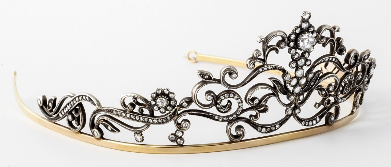 A silver, golden tiara surrounded with rose cut diamonds In Excellent Condition For Sale In Amsterdam, NL