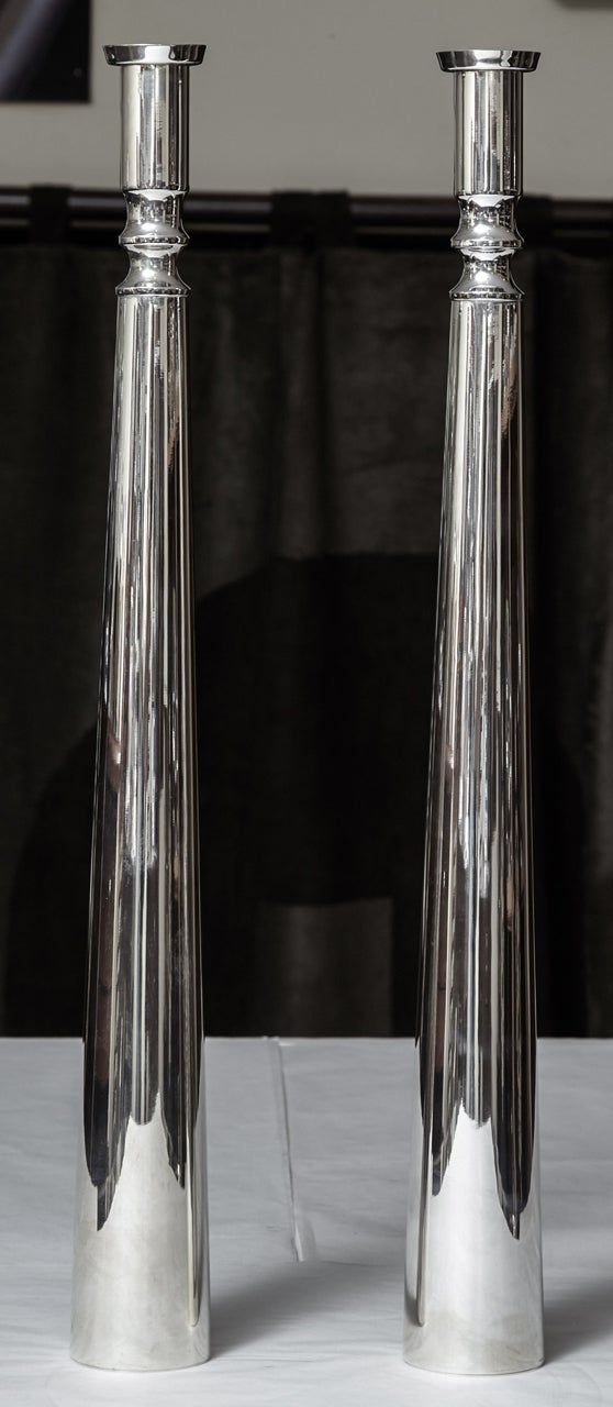 A pair of modern silver candlesticks by Pampaloni For Sale at 1stDibs