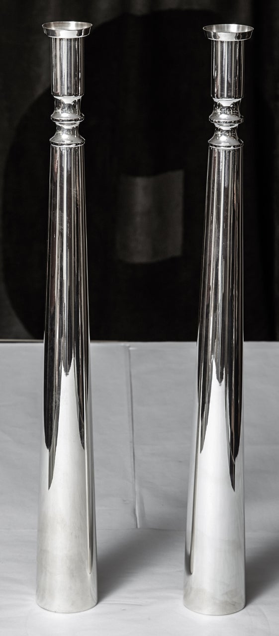 A pair of modern silver candlesticks by Pampaloni For Sale at 1stDibs