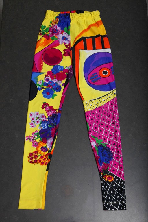 Gianni Versace Couture print leggings.
Very Stretchy.
Italian size 42.