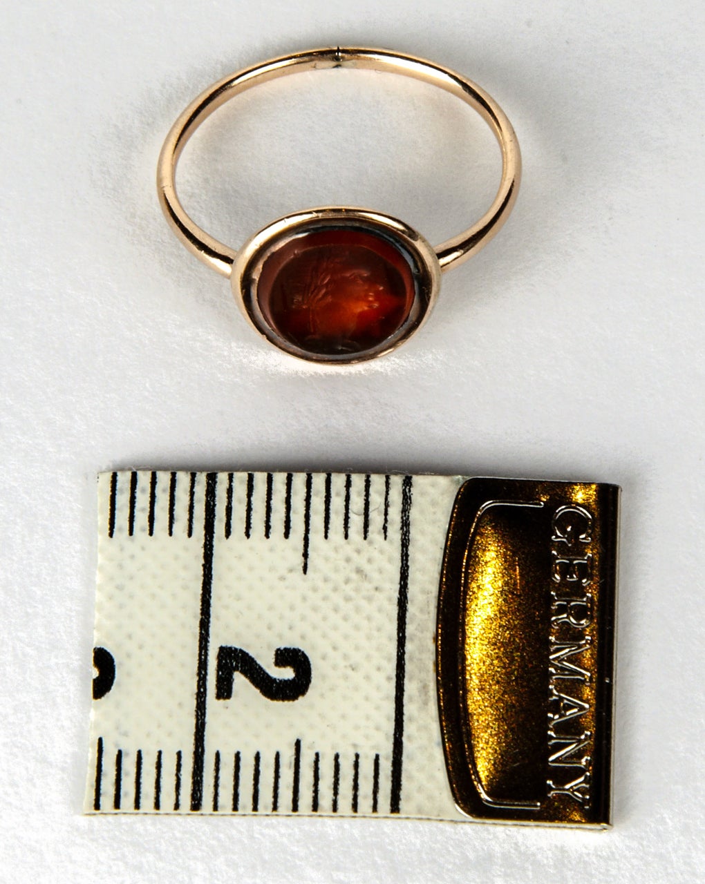 GOLD RING WITH 18th CENTURY INTAGLIO 1