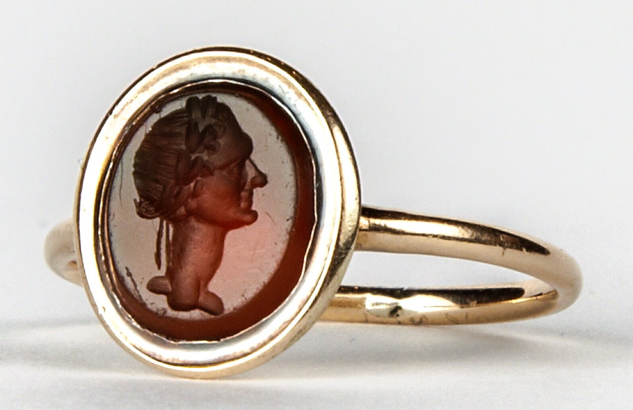 GOLD RING WITH 18th CENTURY INTAGLIO 2