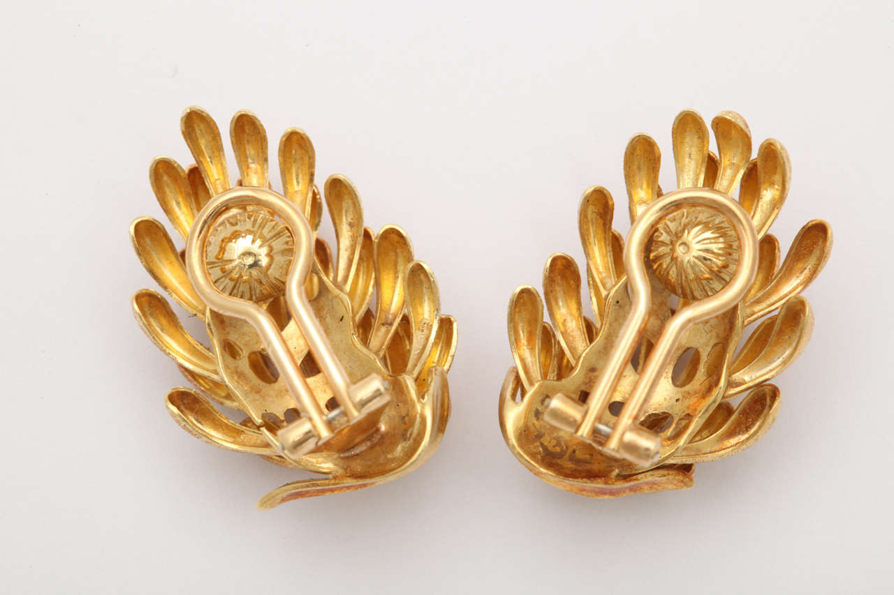 Yellow Gold Banana Clip On Earrings In Excellent Condition For Sale In New York, NY