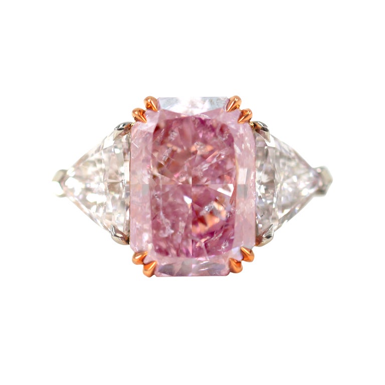 Fancy Intense Purple-Pink Radiant Cut 7ct.Diamond Ring For Sale