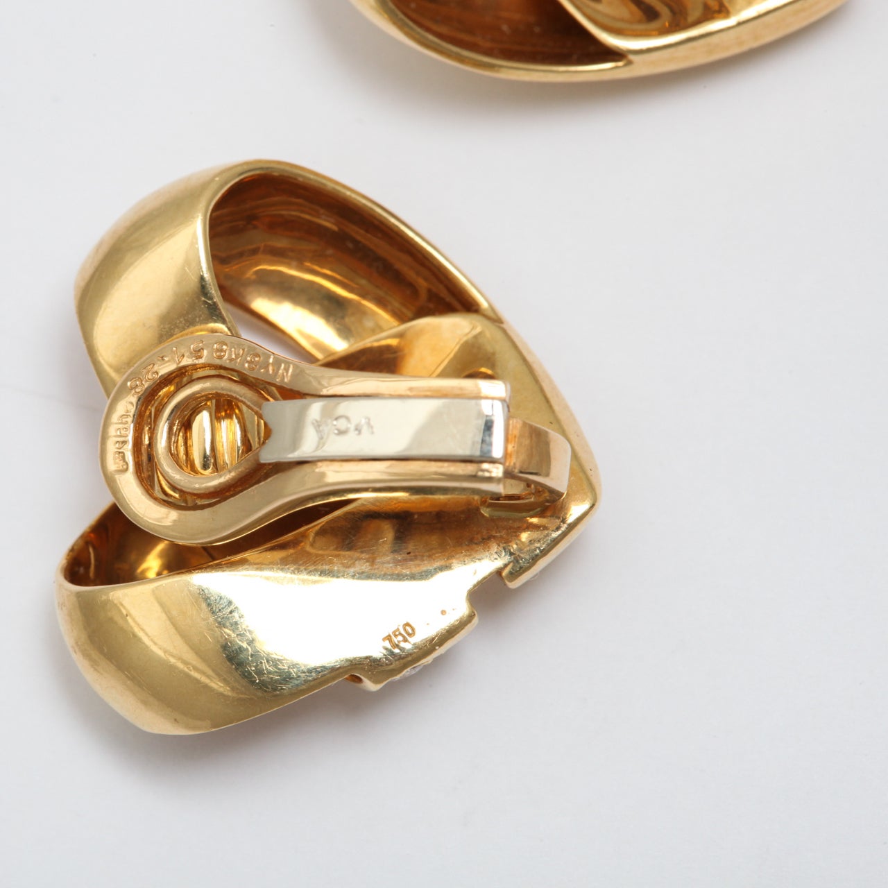 Van Cleef & Arpels Diamond Heart Earrings 2