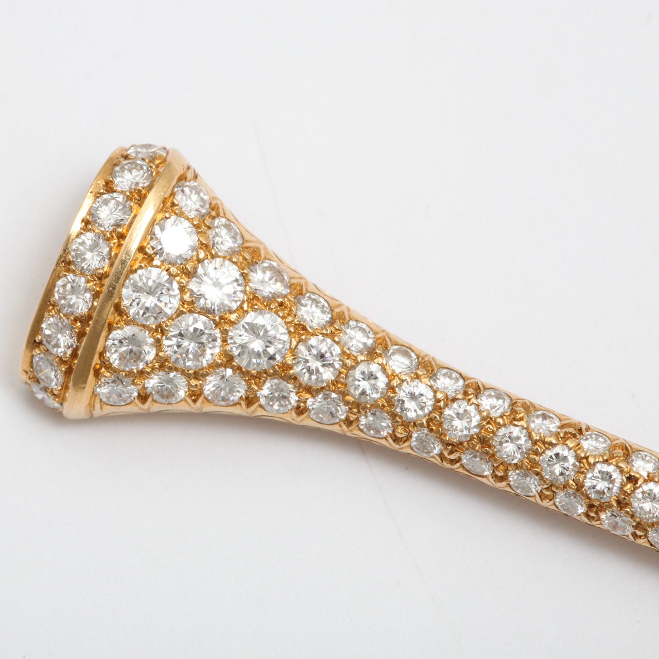 Oscar Heyman Diamond Gold Golf Tee Pin In New Condition In New York, NY