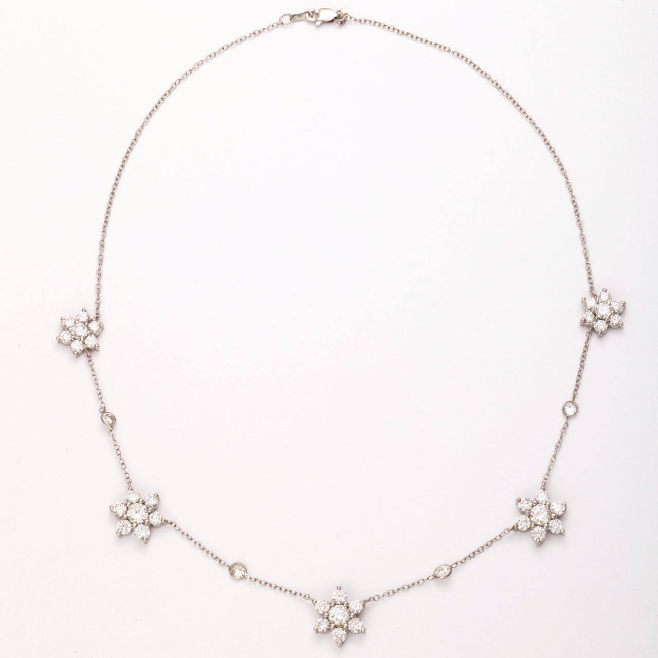 Gorgeous Diamond Flower Cluster Necklace In Excellent Condition For Sale In New York, NY